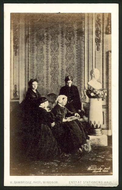 Königin Victoria und Mitglieder ihrer Familie von English Photographer
