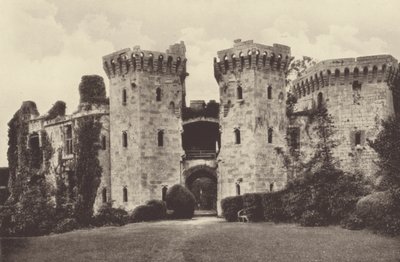 Raglan Castle, Haupttor von English Photographer