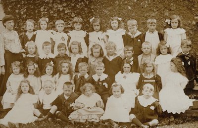 Schulkinder, Norfolk, frühes 20. Jahrhundert von English Photographer
