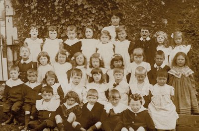 Schulkinder, Norfolk, frühes 20. Jahrhundert von English Photographer