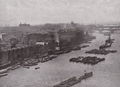 Südliches Ufer der Themse, von der Tower Bridge von English Photographer