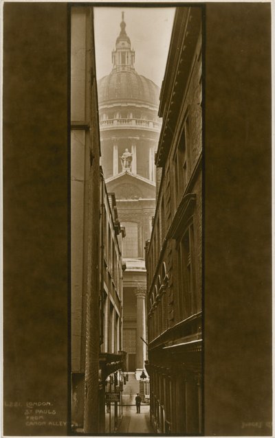 St. Pauls Kathedrale von Canon Alley von English Photographer