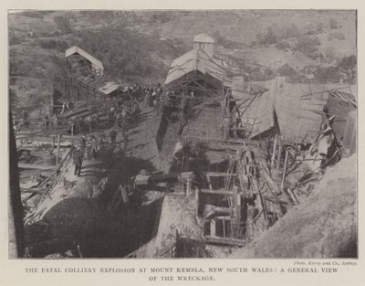 Die tödliche Grubenexplosion in Mount Kembla, New South Wales, eine allgemeine Ansicht der Trümmer von English Photographer