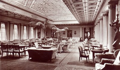 Erste-Klasse-Lounge an Bord der HMS Homeric von English Photographer