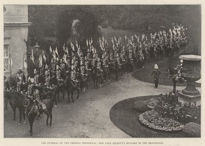 Das Begräbnis der Kaiserin Friedrich, Ihre verstorbenen Majestäts Husaren in der Prozession von English Photographer