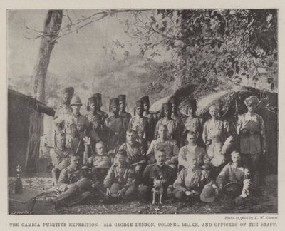 Die Gambia-Strafexpedition, Sir George Denton, Colonel Brake und Offiziere des Stabes von English Photographer