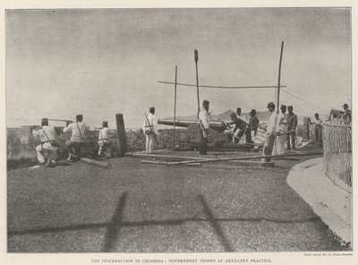 Der Aufstand in Kolumbien, Regierungstruppen beim Artillerieübungen von English Photographer