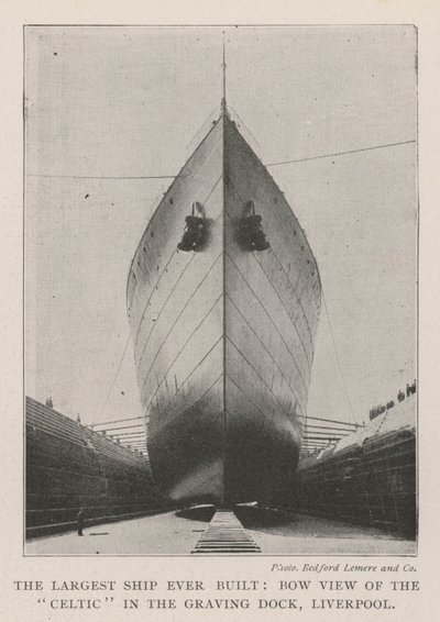 Das größte jemals gebaute Schiff, Bugansicht der Celtic im Trockendock, Liverpool von English Photographer