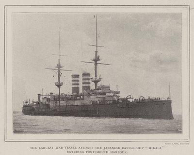 Das größte Kriegsschiff auf See, das japanische Schlachtschiff Mikasa beim Einlaufen in den Hafen von Portsmouth von English Photographer