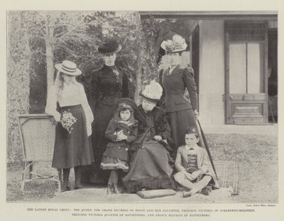 Die neueste königliche Gruppe, die Königin, die Großherzogin von Hessen und ihre Tochter, Prinzessin Victoria von Schleswig-Holstein, Prinzessin Victoria, Eugenie von Battenberg und Prinz Maurice von Battenberg von English Photographer