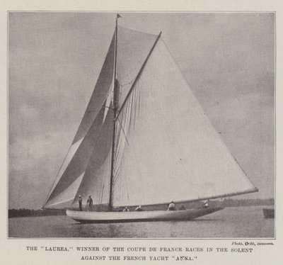 Die Laurea, Gewinnerin der Coupe de France Rennen im Solent gegen die französische Yacht Anna von English Photographer