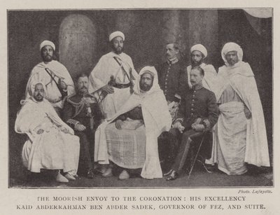 Der maurische Gesandte zur Krönung, Seine Exzellenz Kaid Abderrahman ben Abder Sadek, Gouverneur von Fès, und Suite von English Photographer