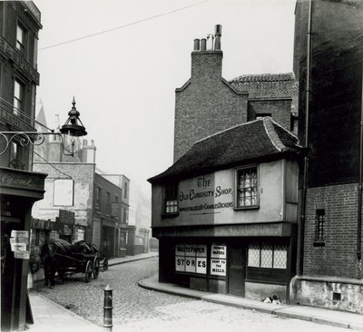 The Old Curiosity Shop, Portsmouth Street, Lincolns Inn Fields, London von English Photographer