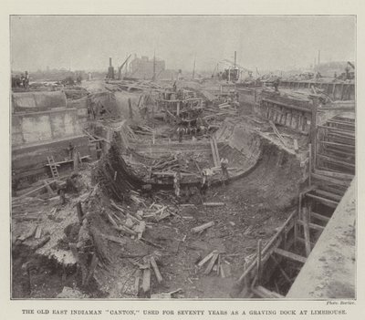 Der alte Ostindienfahrer Canton, siebzig Jahre als Trockendock in Limehouse genutzt von English Photographer