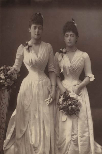 Die Prinzessinnen Victoria und Maud von Wales von English Photographer