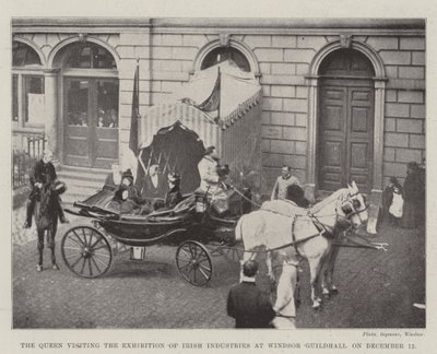 Die Königin besucht die Ausstellung irischer Industrien in der Windsor Guildhall am 12. Dezember von English Photographer