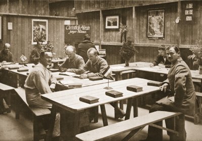 Der Lesesaal, Handforth, Illustration aus Deutsche Gefangene in Großbritannien von English Photographer