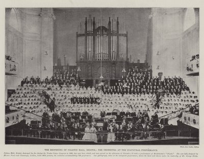 Die Wiedereröffnung der Colston Hall, Bristol, das Orchester bei der Eröffnungsaufführung von English Photographer