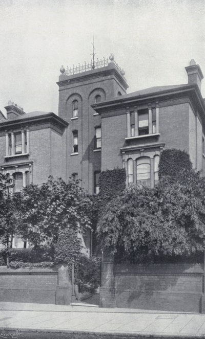 Die Residenz von Theodore Watts-Dunton und Algernon C. Swinburne, The Pines, Putney (s/w Foto) von English Photographer