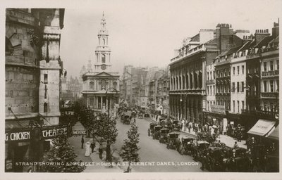 The Strand, zeigt Somerset House und St Clement Danes, London von English Photographer