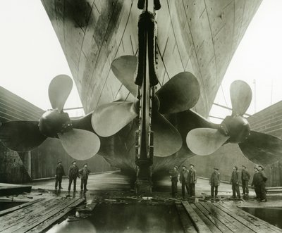 Die Propeller der Titanic im Thompson Graving Dock von Harland und Wolff, Belfast, Irland, 1910-11 von English Photographer