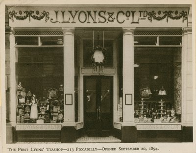 Das erste Lyons Teashop von English Photographer
