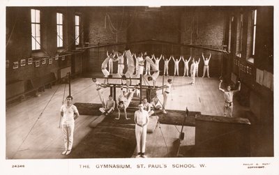 Die Turnhalle der St. Pauls Schule von English Photographer