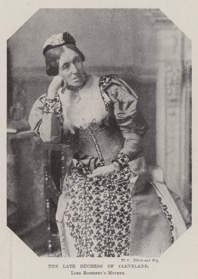 Die verstorbene Herzogin von Cleveland, Mutter von Lord Rosebery von English Photographer