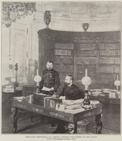 Der verstorbene Präsident, Mr. Carnot, beim Unterzeichnen von Dokumenten in seinem Arbeitszimmer von English Photographer