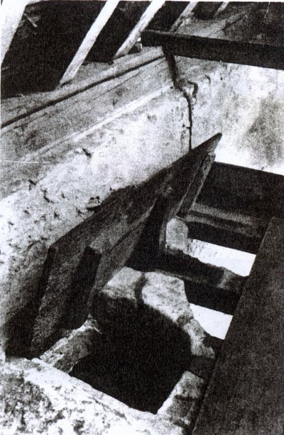 Das Priesterversteck in einer Treppe in Sawston Hall, entworfen und gebaut vom Jesuitenmärtyrer und Heiligen Nicholas Owen, ca. 1935 von English Photographer