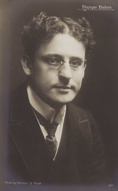 Thorpe Bates, englischer Sänger und Schauspieler von English Photographer