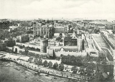 Tower of London von der Tower Bridge von English Photographer