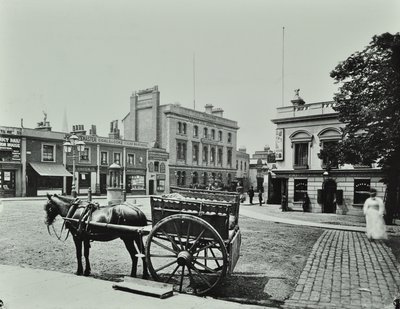 Upper Richmond Road: Westen von Putney High Street, mit Pferdewagen im Vordergrund, 1880 von English Photographer