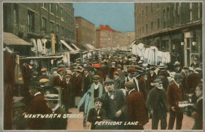 Wentworth Street, Petticoat Lane, London von English Photographer