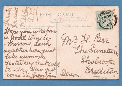 Rückseite der Spiel-Postkarte, die ein Fußballspiel darstellt von English School