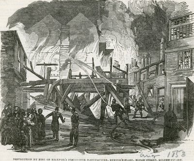 Zerstörung durch Feuer der Pianofortefabrik von Kirkman, Dufours Place, Broad Street, Golden Square von English School