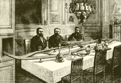 Elektrische Eisenbahn im Speisesaal von English School