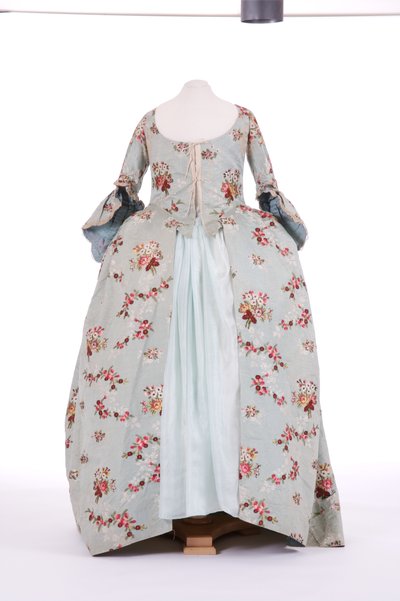 Vorderansicht eines Sackkleides, 1760er Jahre von English School