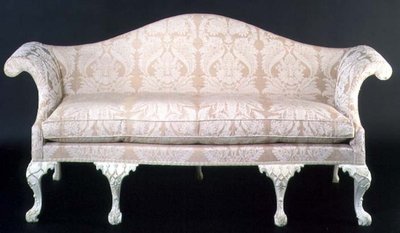 George III gepolstertes und bemaltes Sofa, spätes 18. Jahrhundert von English School