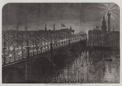 Die London Bridge beleuchtet in der Nacht des 10. Inst. von English School