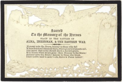 Gedenkkarte zum Andenken an die im Krieg gefallenen Helden von English School