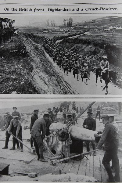 An der britischen Front - Highlander und ein Grabenhaubitze, 1914-18 von English School