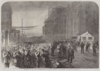 Fortschritt des Großen Internationalen Ausstellungsgebäudes, die Arbeiter verlassen das Gelände (Stich) von English School