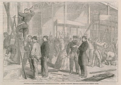 Fortschritt am Internationalen Ausstellungsgebäude; Französische Arbeiter errichten Stände im Französischen Hof von English School