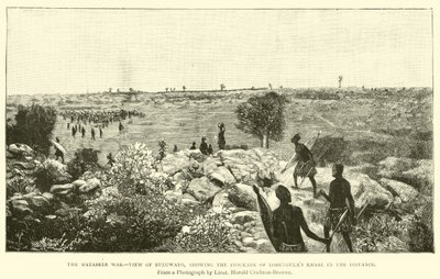 Der Matabele-Krieg, Blick auf Buluwayo, zeigt die Palisade von Lobengulas Kraal in der Ferne von English School
