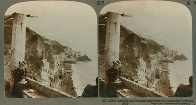 Die Küste von Amalfi und die Bucht von Salerno von einem umgebauten Kloster, stereoskopische Ansicht von English School