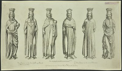 Drei Statuen über dem Gerichtshof des King