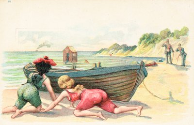Zwei Frauen in Badeanzügen verstecken sich hinter einem Ruderboot von English School
