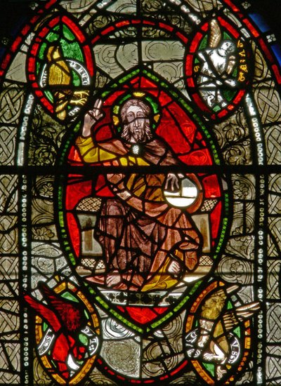 Fenster S, Christus in Majestät umgeben von Evangelistensymbolen von English School
