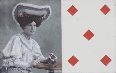Frau mit Spielkarten und der Fünf von Karo von English School
